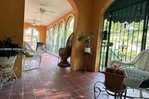 Снять в аренду виллу или дом в Корал-Гейблс, Флорида 3 спальни, 211.54м2, № 2017627 - фото 6