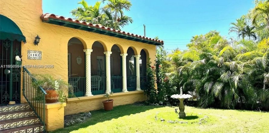 Дом в Корал-Гейблс, Флорида 3 спальни, 211.54м2 № 2017627