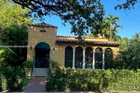 Снять в аренду виллу или дом в Корал-Гейблс, Флорида 3 спальни, 211.54м2, № 2017627 - фото 4