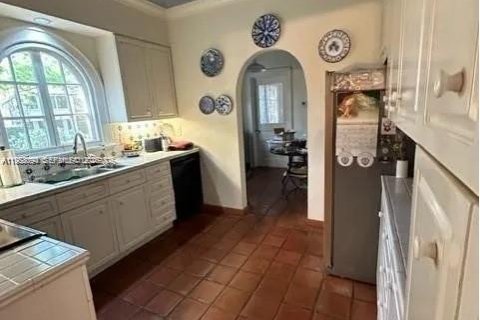 Снять в аренду виллу или дом в Корал-Гейблс, Флорида 3 спальни, 211.54м2, № 2017627 - фото 9