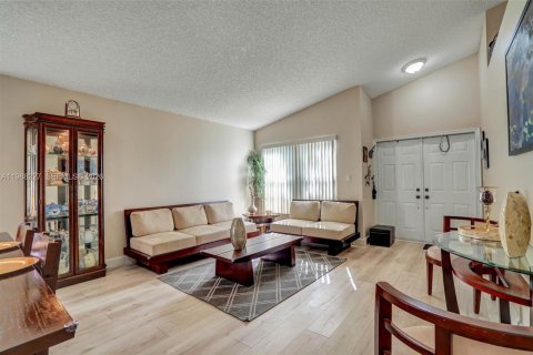 Villa ou maison à vendre à Pembroke Pines, Floride: 3 chambres, 154.5 m2 № 2050434 - photo 7