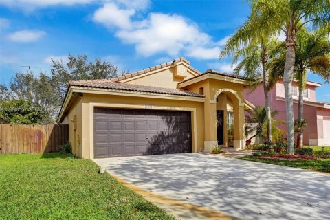 Villa ou maison à vendre à Pembroke Pines, Floride: 3 chambres, 154.5 m2 № 2050434 - photo 3