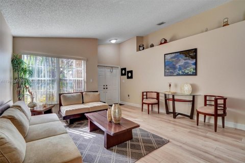 Villa ou maison à vendre à Pembroke Pines, Floride: 3 chambres, 154.5 m2 № 2050434 - photo 6