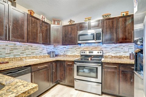 Villa ou maison à vendre à Pembroke Pines, Floride: 3 chambres, 154.5 m2 № 2050434 - photo 13