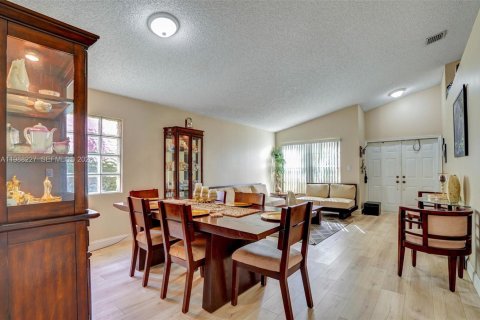 Villa ou maison à vendre à Pembroke Pines, Floride: 3 chambres, 154.5 m2 № 2050434 - photo 9