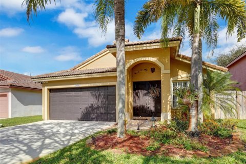 Villa ou maison à Pembroke Pines, Floride 3 chambres, 154.5 m2 № 2050434