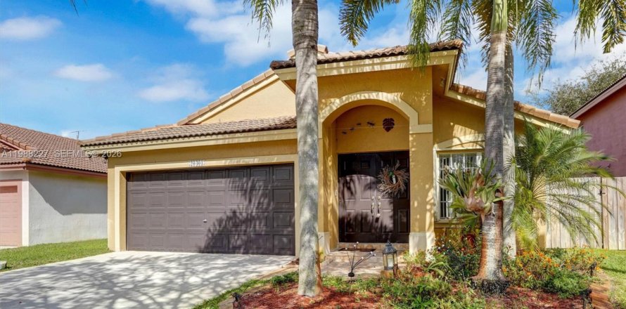 Villa ou maison à Pembroke Pines, Floride 3 chambres, 154.5 m2 № 2050434