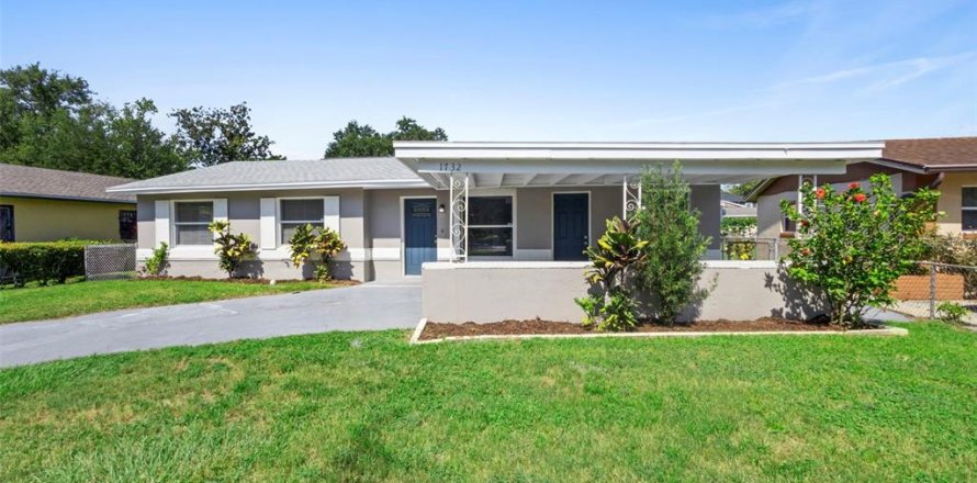House in Orlando, Florida 4 bedrooms, 116.13 sq.m. № 1876110