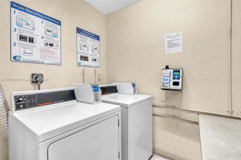 Copropriété à vendre à Miami, Floride: 1 chambre, 76.64 m2 № 1960661 - photo 27