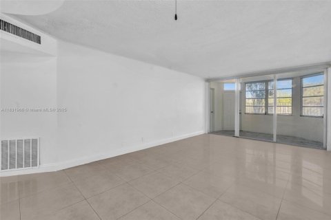 Copropriété à vendre à Miami, Floride: 1 chambre, 76.64 m2 № 1960661 - photo 10