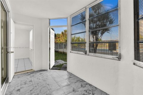 Copropriété à vendre à Miami, Floride: 1 chambre, 76.64 m2 № 1960661 - photo 13