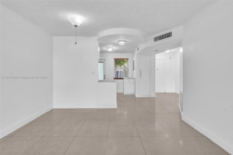 Copropriété à vendre à Miami, Floride: 1 chambre, 76.64 m2 № 1960661 - photo 17