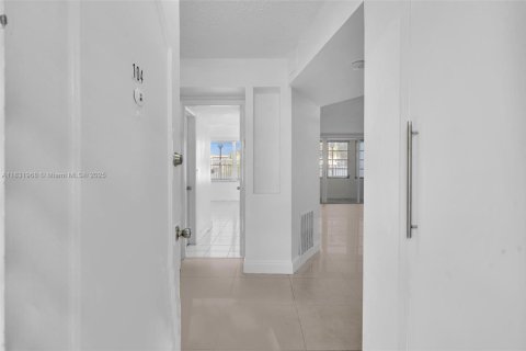 Copropriété à vendre à Miami, Floride: 1 chambre, 76.64 m2 № 1960661 - photo 2
