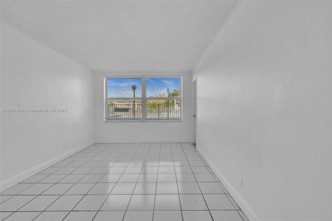 Copropriété à vendre à Miami, Floride: 1 chambre, 76.64 m2 № 1960661 - photo 20