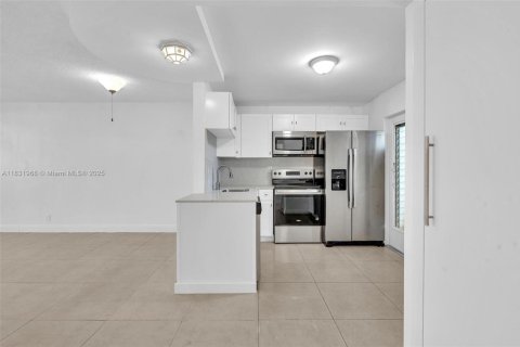 Copropriété à vendre à Miami, Floride: 1 chambre, 76.64 m2 № 1960661 - photo 4