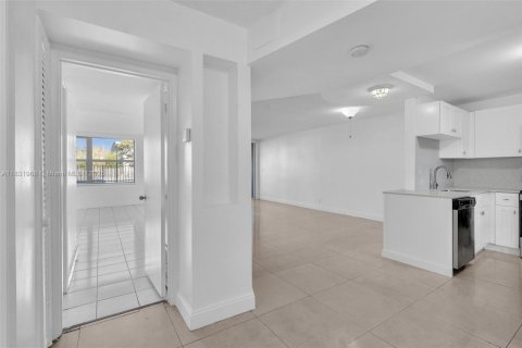 Copropriété à vendre à Miami, Floride: 1 chambre, 76.64 m2 № 1960661 - photo 3