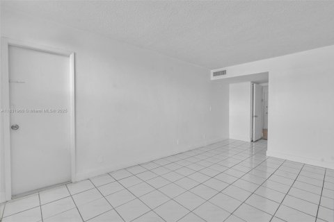Copropriété à vendre à Miami, Floride: 1 chambre, 76.64 m2 № 1960661 - photo 24