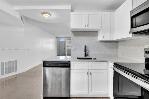 Copropriété à vendre à Miami, Floride: 1 chambre, 76.64 m2 № 1960661 - photo 8