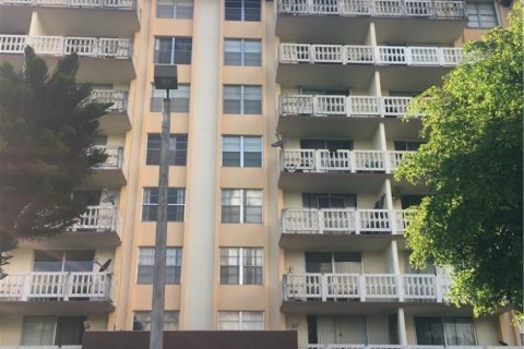 Condominio en venta en Miami, Florida, 1 dormitorio, 78.04 m2 № 2154159 - foto 2