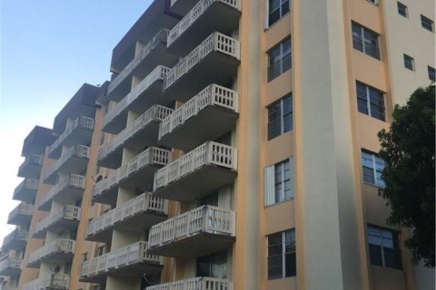 Condominio en Miami, Florida, 1 dormitorio  № 2154159