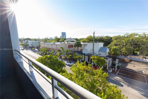 Condo in Miami, Florida, 1 bedroom  № 1889617 - photo 10