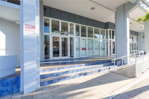 Condo in Miami, Florida, 1 bedroom  № 1889617 - photo 16