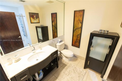 Condo in Miami, Florida, 1 bedroom  № 1889617 - photo 6