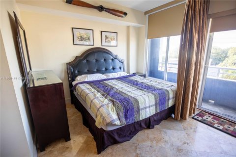 Condo in Miami, Florida, 1 bedroom  № 1889617 - photo 5