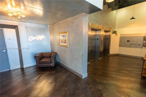 Condo in Miami, Florida, 1 bedroom  № 1889617 - photo 11