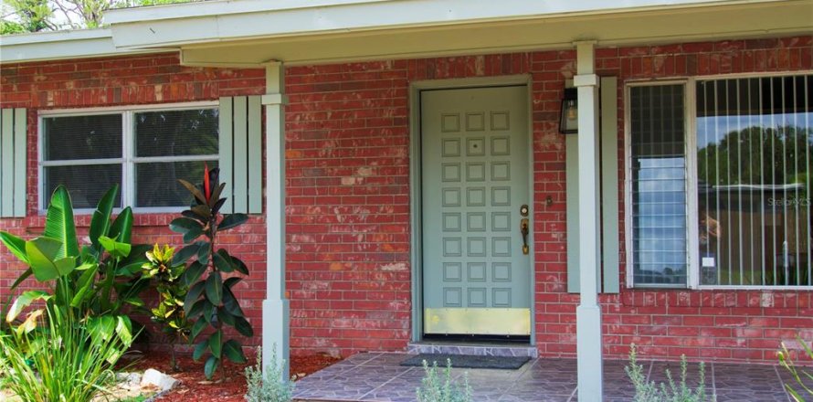 House in Lakeland, Florida 4 bedrooms, 214.14 sq.m. № 1679745
