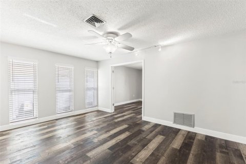 Casa en venta en Clearwater, Florida, 3 dormitorios, 196.4 m2 № 2167105 - foto 8