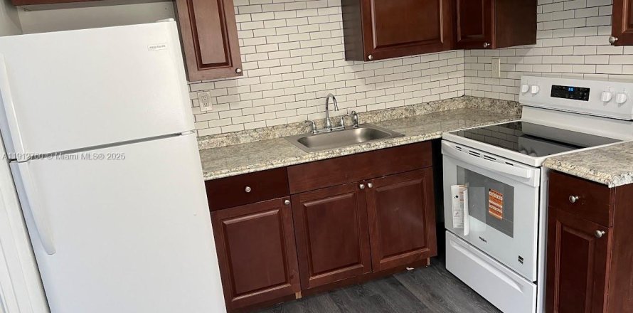 Apartment in Hollywood, Florida 2 bedrooms, 85.47 sq.m. № 1969671