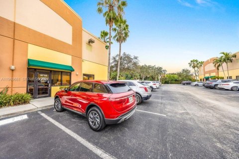 Commercial property in Hollywood, Florida № 2030490 - photo 27