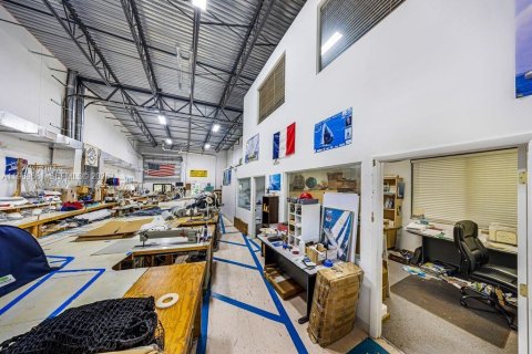 Commercial property in Hollywood, Florida № 2030490 - photo 4