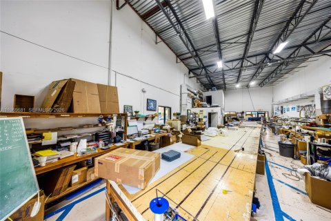 Commercial property in Hollywood, Florida № 2030490 - photo 3