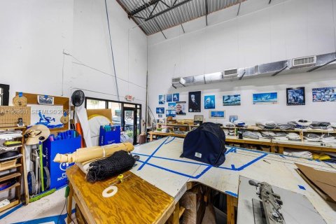 Commercial property in Hollywood, Florida № 2030490 - photo 16