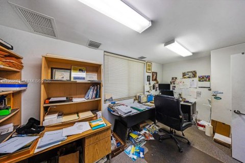 Commercial property in Hollywood, Florida № 2030490 - photo 24