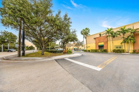 Commercial property in Hollywood, Florida № 2030490 - photo 28