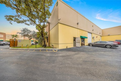 Commercial property in Hollywood, Florida № 2030490 - photo 30
