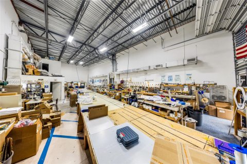 Commercial property in Hollywood, Florida № 2030490 - photo 5