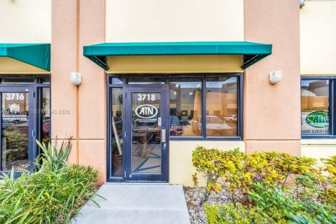 Commercial property in Hollywood, Florida № 2030490