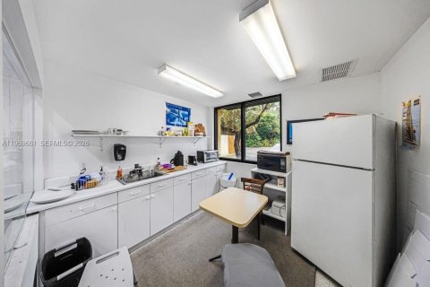 Commercial property in Hollywood, Florida № 2030490 - photo 26