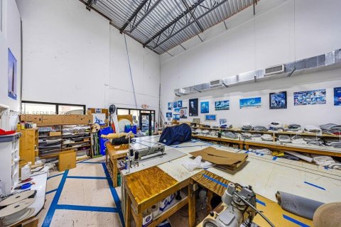 Commercial property in Hollywood, Florida № 2030490 - photo 8