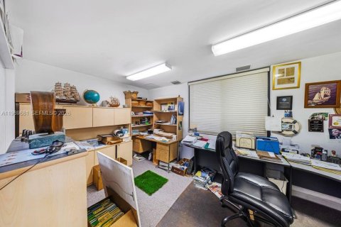 Commercial property in Hollywood, Florida № 2030490 - photo 25