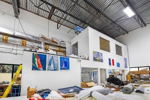 Commercial property in Hollywood, Florida № 2030490 - photo 10