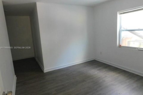 Casa en alquiler en Clewiston, Florida, 3 dormitorios, 117.06 m2 № 2060876 - foto 12