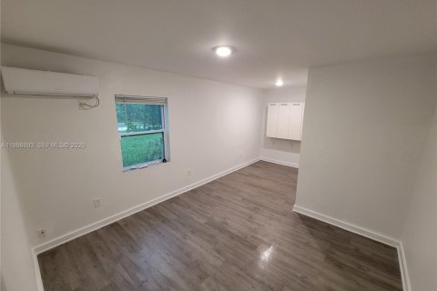 Casa en alquiler en Clewiston, Florida, 3 dormitorios, 117.06 m2 № 2060876 - foto 5