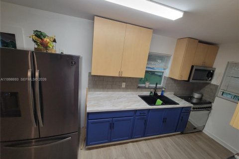 Casa en alquiler en Clewiston, Florida, 3 dormitorios, 117.06 m2 № 2060876 - foto 4