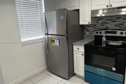 Condo in Fort Lauderdale, Florida, 2 bedrooms  № 2024909