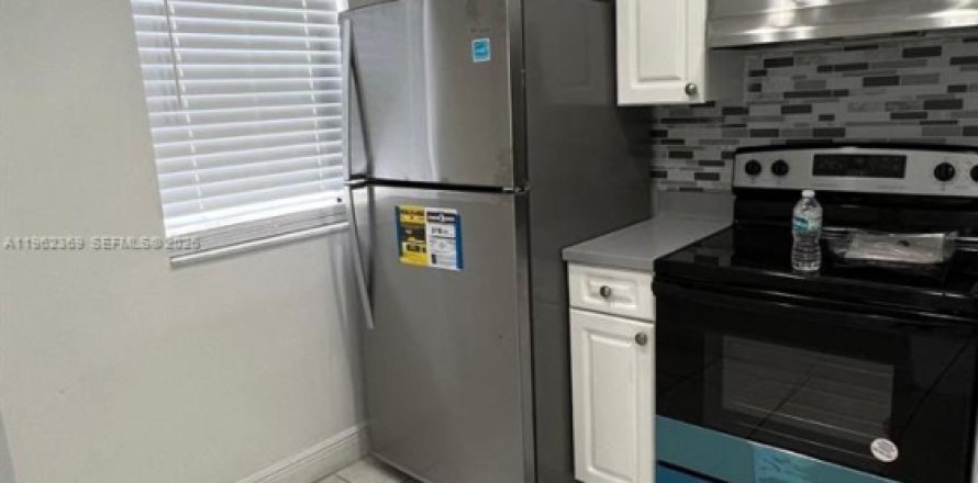 Condo in Fort Lauderdale, Florida, 2 bedrooms  № 2024909